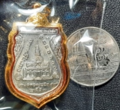 หลวงปู่ทวด หลวงพ่อทอง รุ่นแซยิด๙๓อัลปาก้า พร้อมเลี่ยมทองคำแท้ มือหนึ่งครับผม