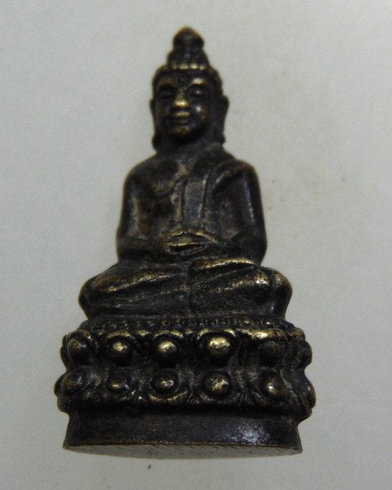 ๒๐ รูปหล่อพระพุทธ