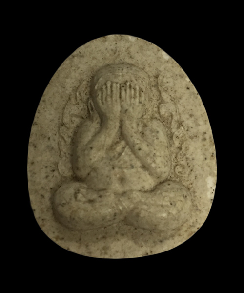 พระปิดตาข้างกนก "เนื้อมหาว่านเกสร" หลวงปู่เหรียญ วรลาโภ "รุ่นถวายพระพร" สำนักสงฆ์วังสวนจิตรลดา ปี 39