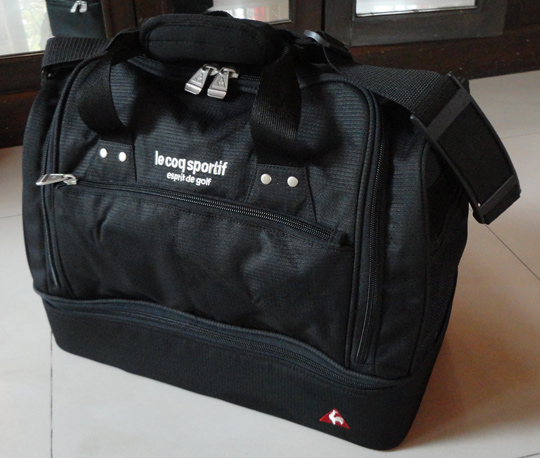 กระเป๋า Lecoq Sportif ของแท้ แบรนด์ตราไก่ สวยเฉียบ สีดำ มีช่องใส่เอนกประสงค์ด้านล่าง