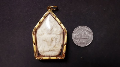 พระยอดขุนพล กรุวัดกุฎีทอง สวยเดิมพร้อมเลี่ยมทองหายากไม่ค่อยพบเห็นครับ