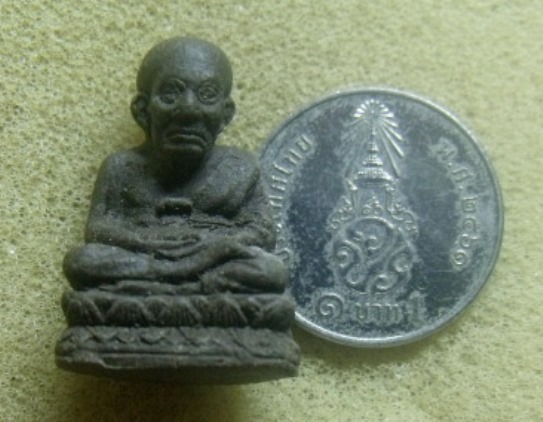 **วัดใจ**หลวงปู่ทวดเนื้อว่านลอยองค์ วัดสะบ้าย้อย ใต้ฐานฝังตะกรุด ประสบการณ์เครื่องบินตก**สวยๆ เชิญชม