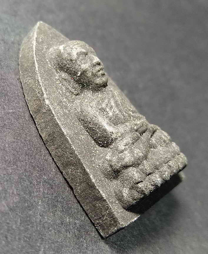 20 บาท หลวงปู่ทวด วัดช้างให้ จังหวัดปัตตานี ไม่ทราบปีที่สร้าง  องค์ที่ 1  BOX IMPERAIL