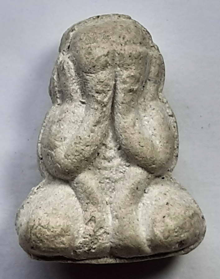 30 บาท พระปิดตาเนื้อผงลอยองค์ ไม่ทราบเกจิครับ BOX3