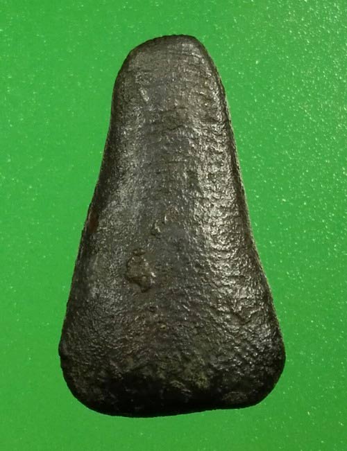 พระนางพญากรุเขาพระศรี สุโขทัย เนื้อดิน   พิมพ์ซุ้มหยัก 