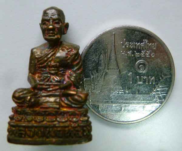 พระกริ่ง หลวงพ่อห้อม อมโร วัดคูหาสุวรรณ จ.สุโขทัย รูปหล่อยาขัดแดงๆ สวยเดิมๆครับ