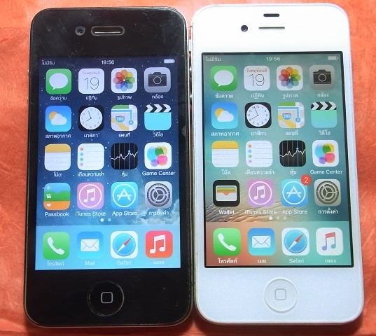 โทรศัพท์  iPhone 4  และ  iPhone 4S