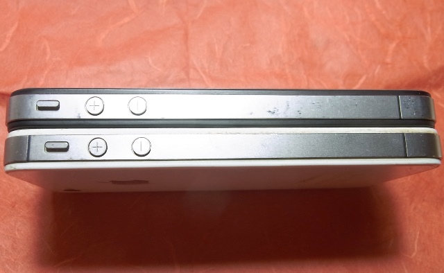 โทรศัพท์  iPhone 4  และ  iPhone 4S