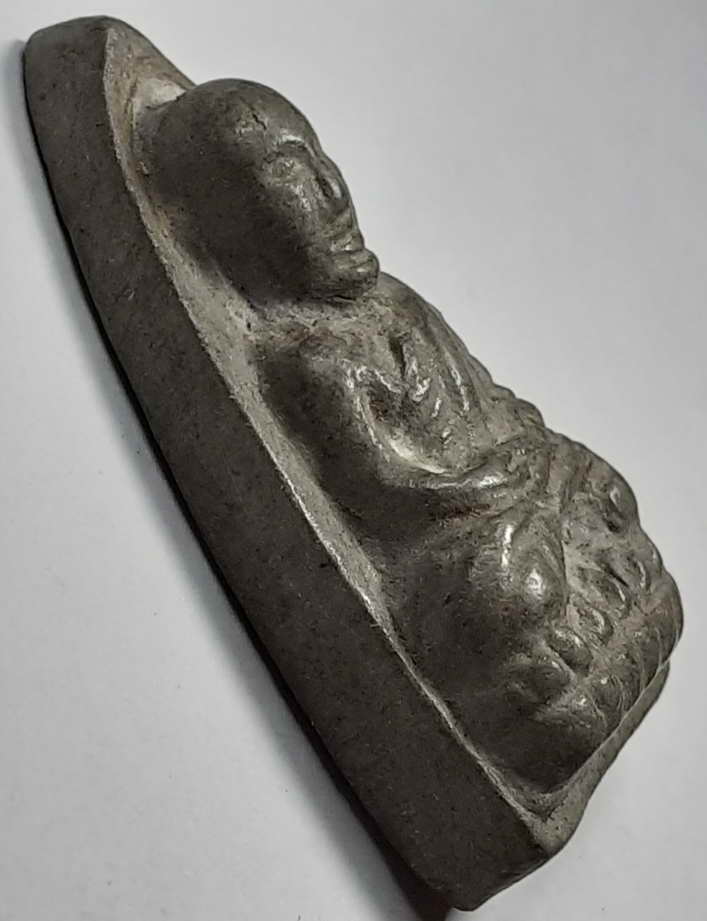 20 บาท พระหลวงปู่ทวดเนื้อผงวัดช้างให้ไม่ทราบปีที่จัดสร้างครับ BOX 4