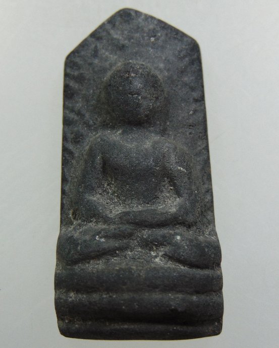 ๒๐ พระพุทธเนื้อดิน