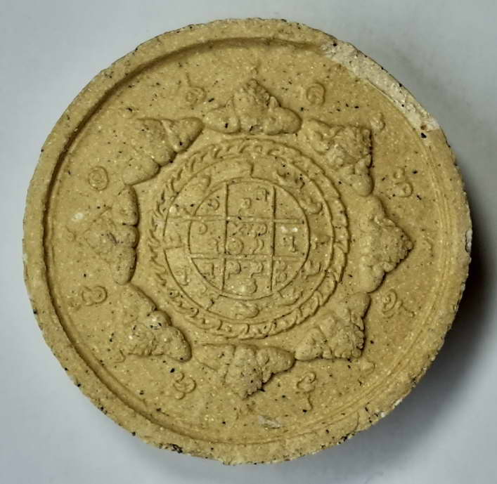 30 บาท พระปิดตาเนื้อผงจันทร์ลอย ไม่ทราบที่ครับ BOX3