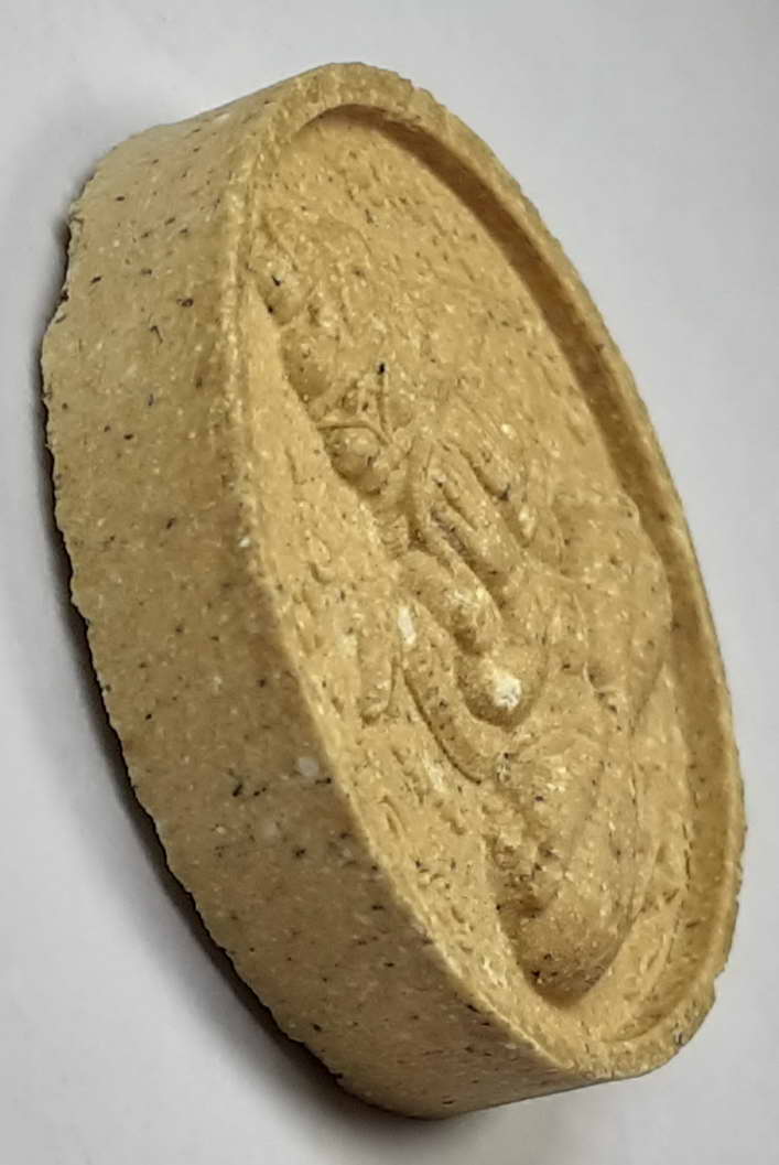 30 บาท พระปิดตาเนื้อผงจันทร์ลอย ไม่ทราบที่ครับ BOX3