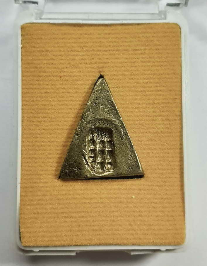 F"เหรียญหล่อนางพญาเนื้อทองผสมวัดพระพุทธบาทดงงูอำเภอเนินมะปรางจังหวัดพิษณุโลก ที่ระลึกงานวางศิลาฤกษ์อ