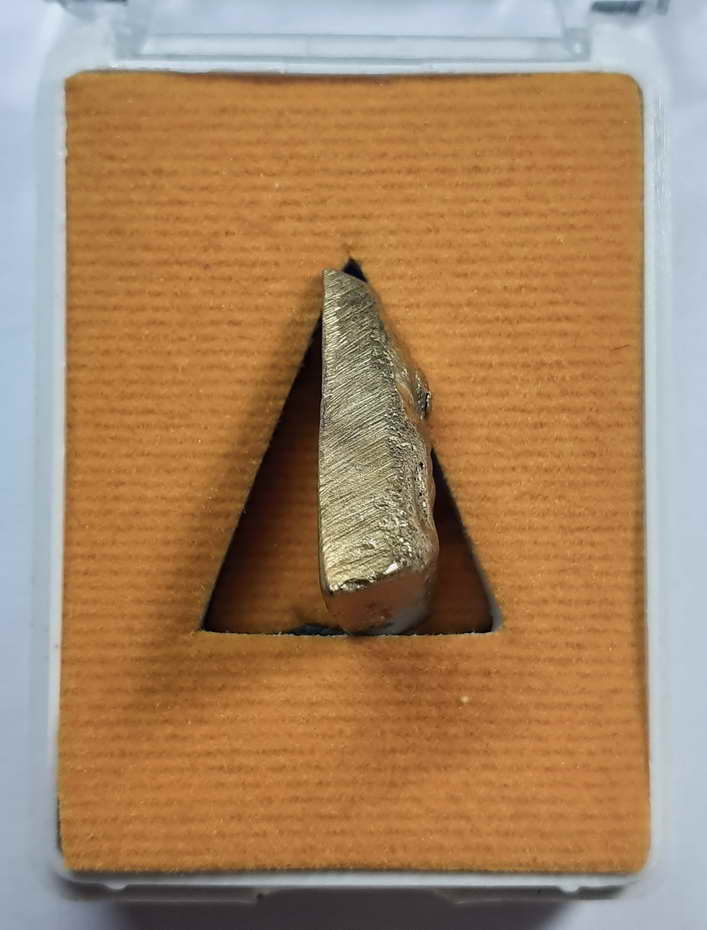 F"เหรียญหล่อนางพญาเนื้อทองผสมวัดพระพุทธบาทดงงูอำเภอเนินมะปรางจังหวัดพิษณุโลก ที่ระลึกงานวางศิลาฤกษ์อ