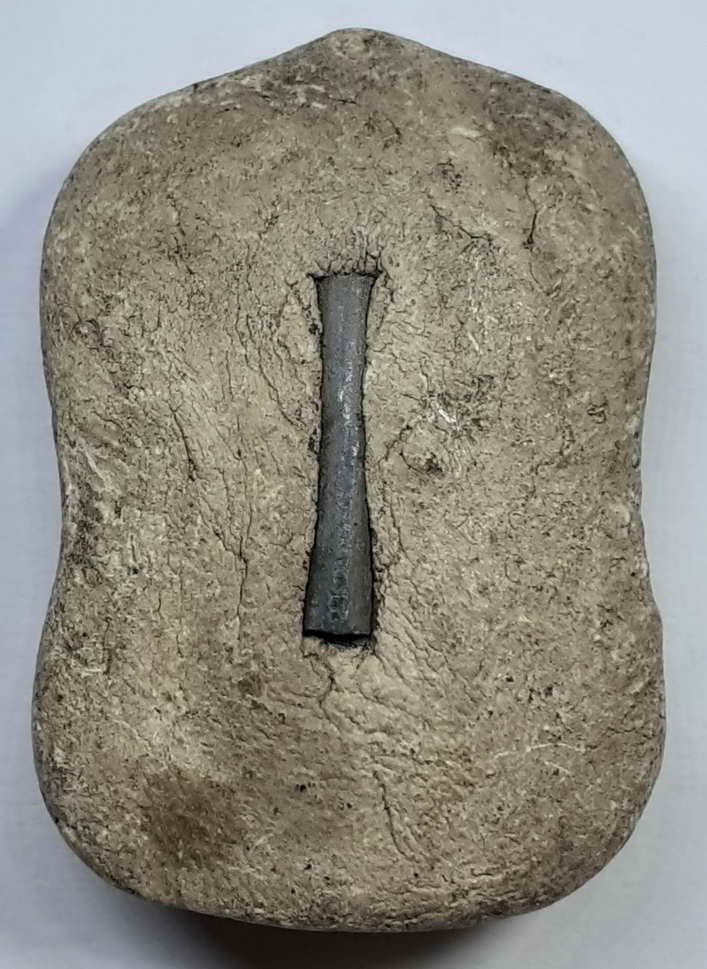 100 บาท พระปิดตาเนื้อดินดิบลงชาดแดง ทาทองบรอนหลังฝังตะกรุดไม่ทราบที่ครับ B 6