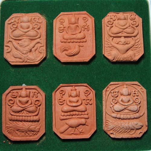 สายหลวงพ่อฤาษีลิงดำ หลวงพ่อปาน  6 พิมพ์ วัดศาลพันท้ายนรสิงห์ ..2 กล่อง