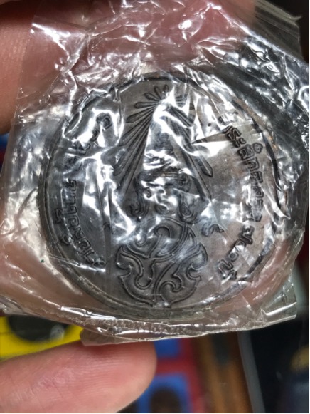 เหรียญที่ระลึก ๗๐๐ ปี ลายสือไทย หลวงพ่อเกษมปลุกเสก ปี 2526 ซองเดิม