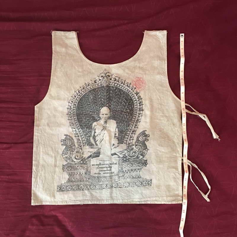 เสื้อผ้าดิบสองหน้าหลวงพ่อเดิม วัดหนองโพธิ์ ไม่ทราบปีสร้าง (เคาะเดียวแดง)