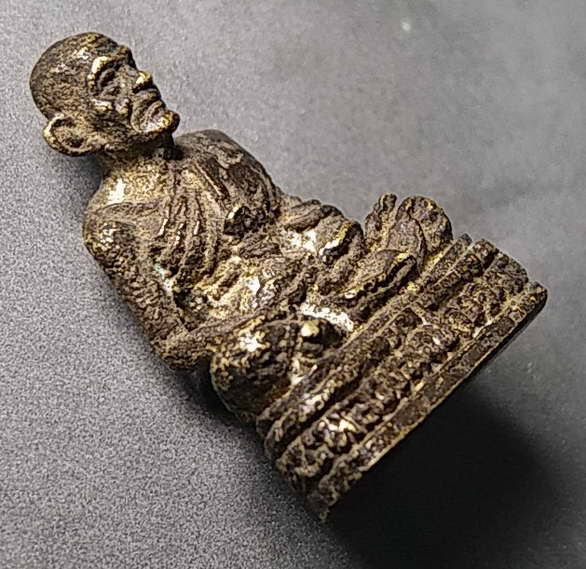 150 แดงครับ  รูปหล่อหลวงพ่อปอย วัดกวางทอง อำเภอบางระกำ  จังหวัดพิษณุโลก  สร้างปี 2547 รุ่นแคล้วคลาดป