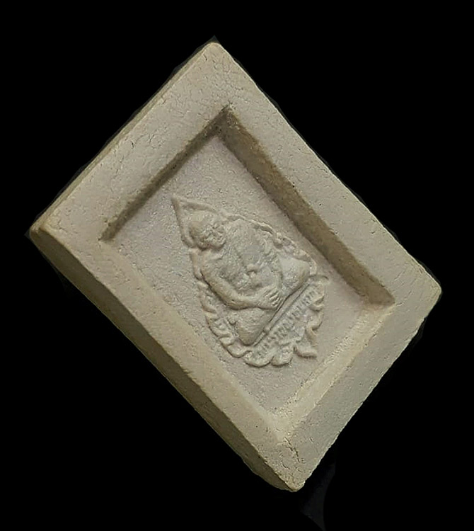 พระคำข้าว (พระมหาลาภ) รุ่นแรก พิมพ์แขนจุด บัวหลายจุด หลวงพ่อฤาษีลิงดำ วัดท่าซุง จ.อุทัยธานี ปี2533 