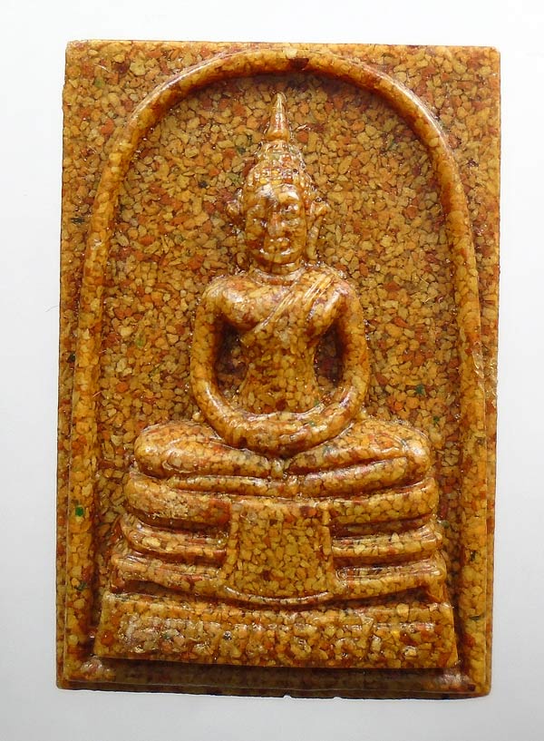 20 บาท....พระผงเนื้อกระเบื้องหลังคาโบสถ์ หลวงพ่อโสธร....384