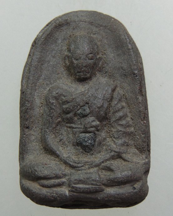 ๒๐ พระเกจิเนื้อดิน