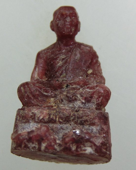 ๒๐ รูปเหมือนท่านพ่อเขียน วัดกระทิง เนื้อพลอย