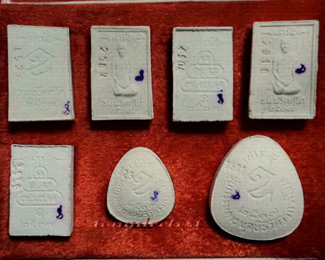 พระเนื้อผงผสมผงจิตรลดา สมเด็จพระญาณสังวร เสาร์ 5 ปี 2537 สวยมากพร้อมกล่องเดิมค่ะ