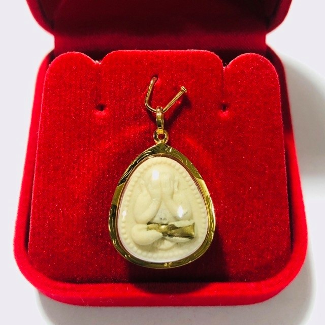 วัดใจ พระปิดตาหลวงพ่อคูณ ปริสุทโธ วัดบ้านไร่ รุ่นปิดตามหาลาภ เลี่ยมกรอบทองแท้ๆๆๆ