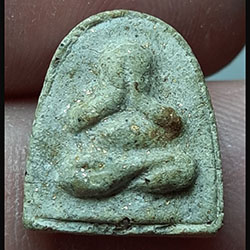 พระปิดตา หลังยันต์ เนื้อผง ไม่ทราบที่