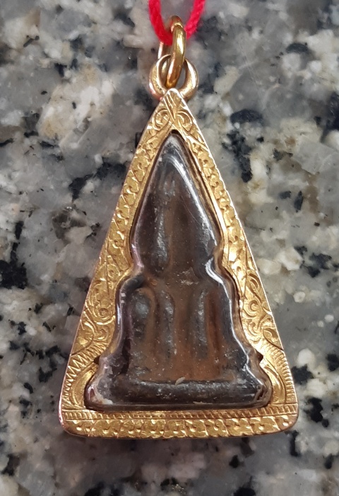 พระปิดตา เลี่ยมทองเก่า เนื้อตะกั่ว