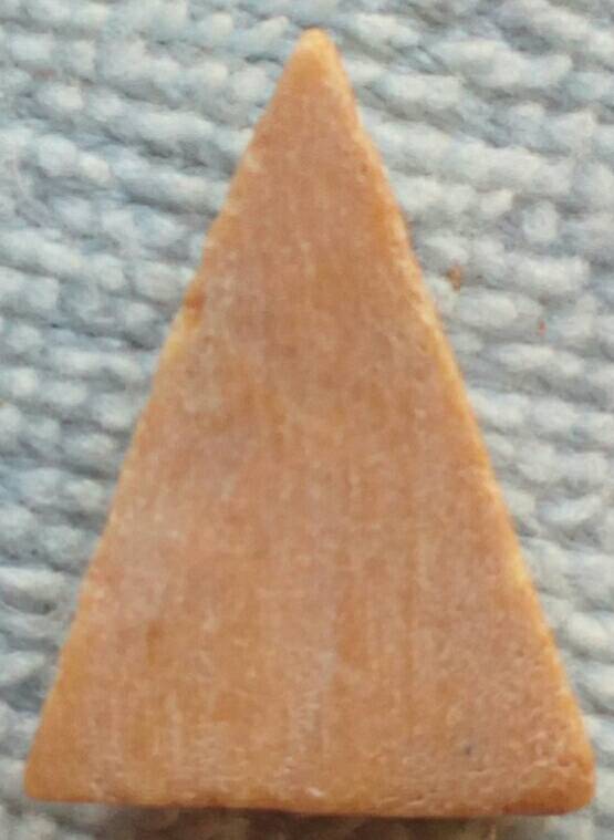 20 บาท สมเด็จสามเหลี่ยม เนื้อผงน้ำมัน ไม่ทราบที่