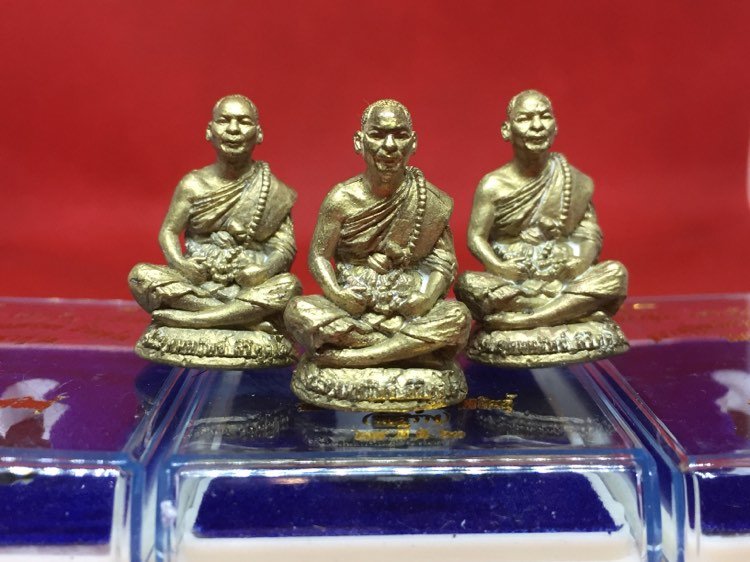 รูปหล่อเบ้าทุบเสาร์ 5 บูชาครู เนื้อชนวนเก่า หลวงปู่อุดมทรัพย์ (พระอาจารย์จ่อย)