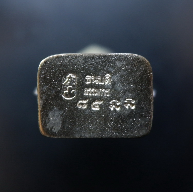 รูปหล่อลอยองค์ท้าวเวสสุวรรณฯ วัดอรุณราชวราราม (วัดแจ้ง)เนื้อชนวนก้านช่อ กรรมการ ขนาด 4 ซม.สวยครับ