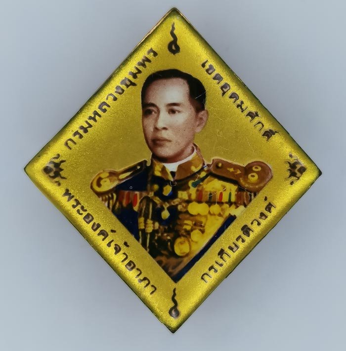 **ล็อกเก็ต บูรพาบารมี เสด็จเตี่ย หลวงพ่อรัตน์ วัดป่าหวาย เษกเดี่ยว ฉากทอง  ต่ำกว่าจอง** 