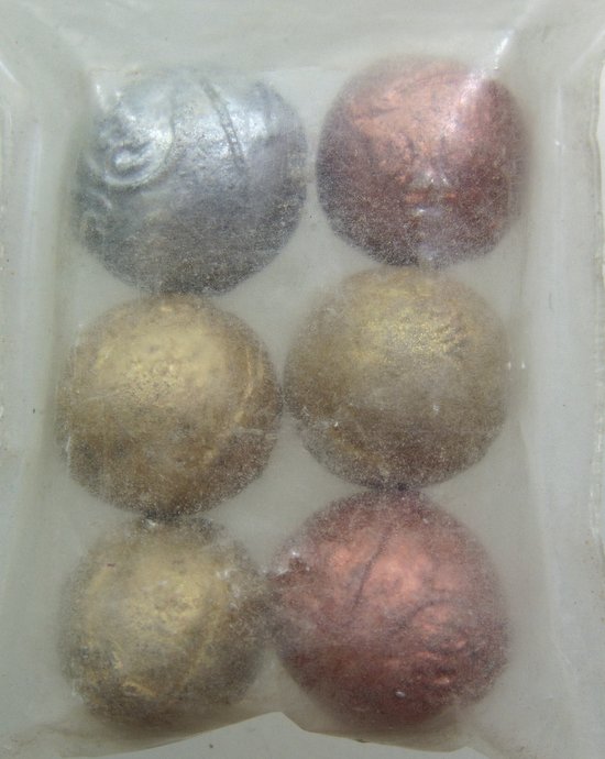 ๒๐ ลูกอมเนื้อผง