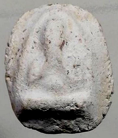 *พิมพ์ปิดตา เนื้อผง กรุวัดคลองขอม สุพรรณบุรี หลวงปู่ศุข ร่วมปลุกเสก*