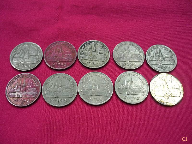 เหรียญในหลวง รัชกาลที่ ๙ ชนิด ๑ บาท หลังวัดพระแก้วมรกต ปี ๒๕๒๕ จำนวน 30 เหรียญ