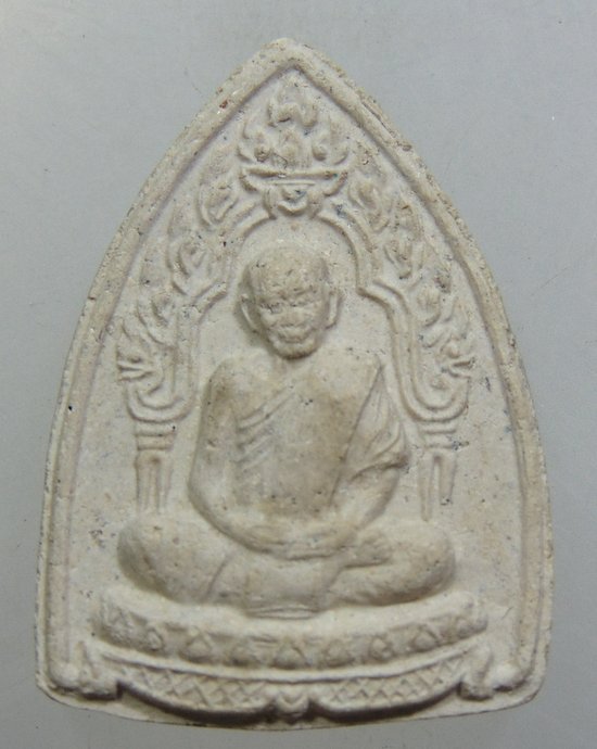๒๐ พระผงหลวงปู่ทิม วัดละหารไร่ รุ่นมงคลศิลาฤกษ์ ปี๓๗
