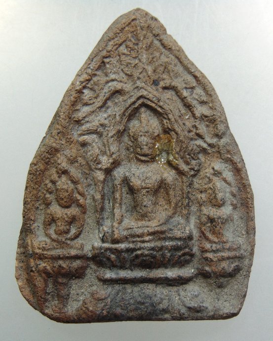 ๒๐ พระสามเนื้อดิน