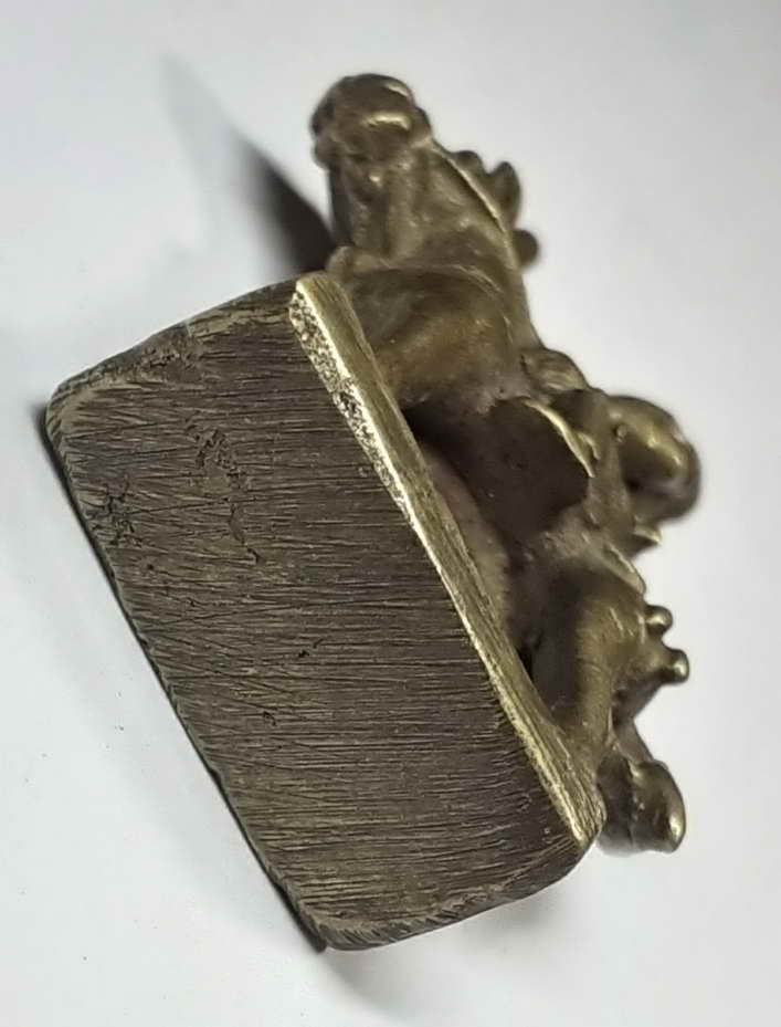 100 บาท รูปหล่อพระเจ้าตากสินทรงม้า ไม่ทราบที่และปีที่จัดสร้างครับ BOX 3