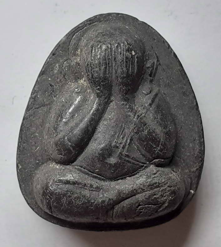 30 บาท ปิดตาเนื้อผงใบลาน หลังยันต์ห้า