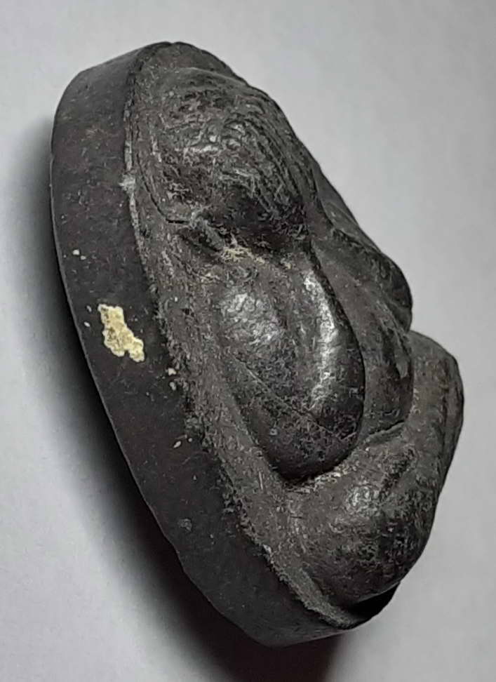 30 บาท ปิดตาเนื้อผงใบลาน หลังยันต์ห้า