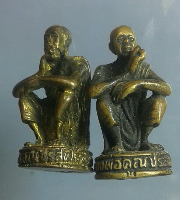 รูปหล่อหลวงพ่อคูณ 2 องค์ เคาะเดียวครับ