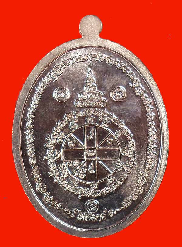 เหรียญไพรีพินาศ เนื้อนะวะโลหะฝังพลอยปี57 หลวงพ่อคูณพร้อมกล่องเดิม