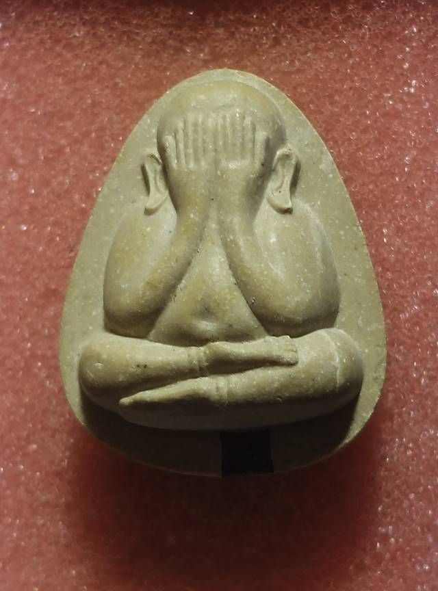 พระปิดตา พิมพ์ปลดหนี้ เนื้อเกษร ตะกรุดเงิน วัดบวรนิเวศฯ กรุงเทพฯ  กล่องเดิมๆ ครับ