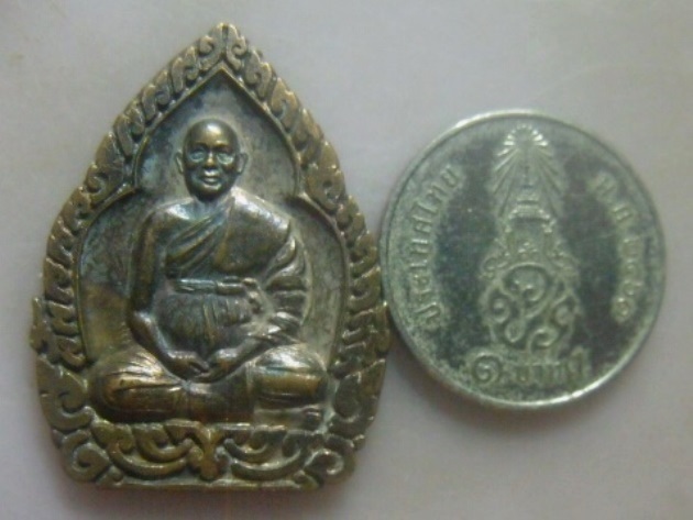 **วัดใจ**เหรียญเจ้าสัว เสาร์๕ หลวงพ่อแพ วัดพิกุลทอง จ.สิงห์บุรี ปี ๒๕๓๖**หลังยันต์ สวยๆ เชิญชมครับ