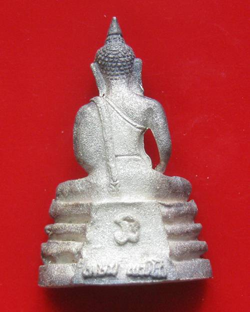 หลวงพ่อโสโธร เนื้อเงิน หลวงพ่อเกษม ปี38 รุ่นรวมบุญพญาวัน 84 สวยๆพร้อมกล่องเดิมคะ