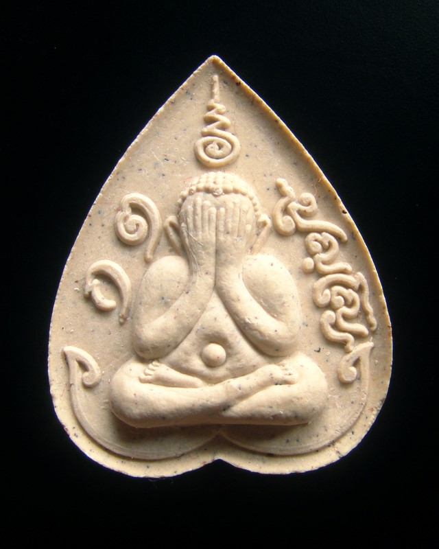 พระปิดตาใบโพธิ์ รุ่นแรก หลวงปู่หลวง กตปุญโญ วัดคีรีสุบรรพต จ.ลำปาง ปี 2542 พร้อมกล่องเดิม #3