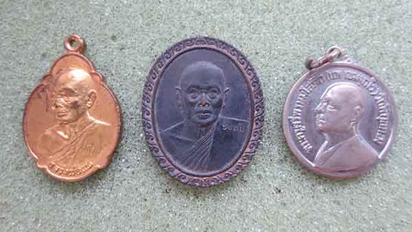 ++ เหรียญหลวงพ่อแพ 3 เหรียญ 3 รุ่น ++ สวยเดิม
